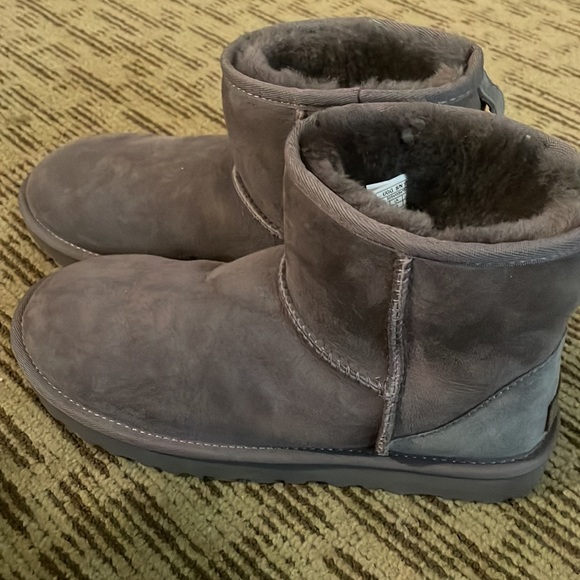 Ugg Classic Mini II Boot - Picture 3 of 9